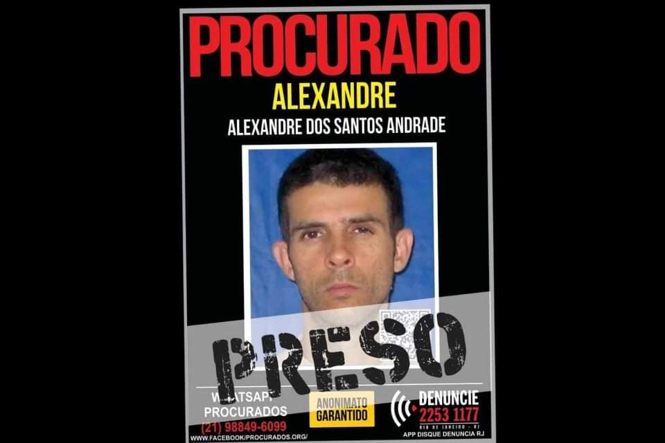 DDalertaRio's tweet photo. Policiais Penais da SISPEN /
@SEAPOFICIAL e Civis da #59DP (Duque de Caxias) prendem homicida com ajuda do @DDalertaRio 👊💪Condenado a 41 anos de prisão, ele estava evadido do sistema prisional🥴 #Dora
#foiASuaDenucia , DDnauta👌
Confira👇
https://t.co/NEumzQSLqG https://t.co/W7Iw7su4p8