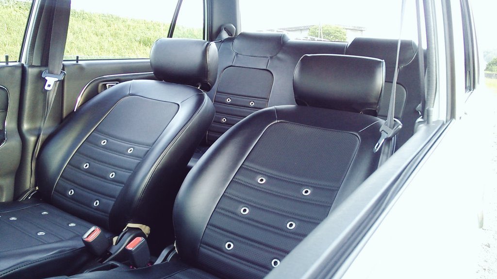 Yuto ミラジーノコンテスト テーマは70 80年代の旧車をイメージ 天上には和柄の布をあしらい シートは特注のgt シート風カバー 自作のウッド風トノカバー 他にも色々こだわりながらやっています 自分の好きな物をぶつけた車です 宜しくお願い致し