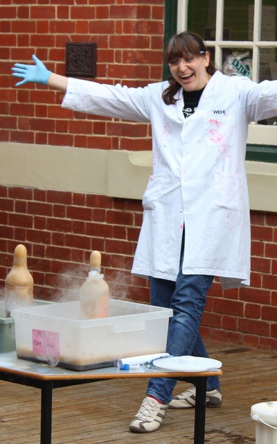 WEHI_Postdocs's tweet photo. Meet @HollyCAnderton, alumna of @UCNZ, winner of the 2019 Corcoran Award @WEHI_research and recipient of a 2020 @nhmrc EL1 Investigator Grant. Holly is a postdoc in the Silke Lab where she studies mechanisms of cell death driven #inflammation in the skin. #postdocportrait https://t.co/inBxdmXpZR