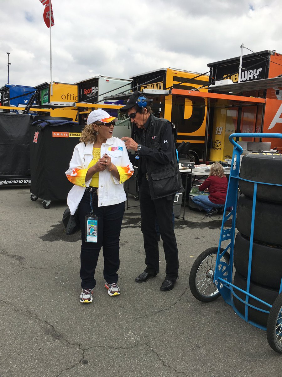FloralFinest's tweet photo. Thanks @RPMotorsports The King for supporting @bubbawallace Many Blessings to Follow #IStandWithBubba #RichardPetty #BubbaWallace #nascarfoxsports #nascar https://t.co/M5XCSYgR86
