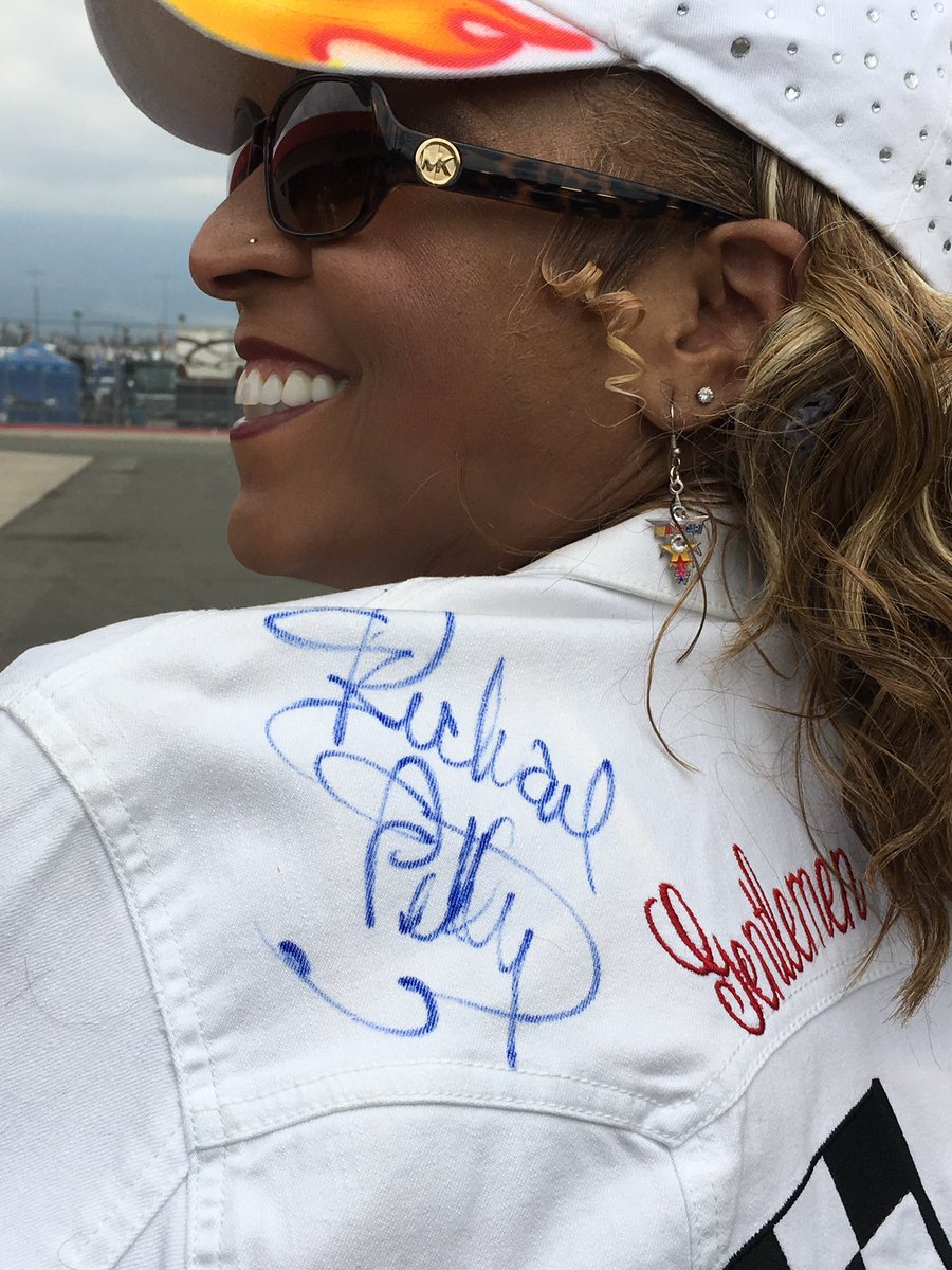 FloralFinest's tweet photo. Thanks @RPMotorsports The King for supporting @bubbawallace Many Blessings to Follow #IStandWithBubba #RichardPetty #BubbaWallace #nascarfoxsports #nascar https://t.co/M5XCSYgR86