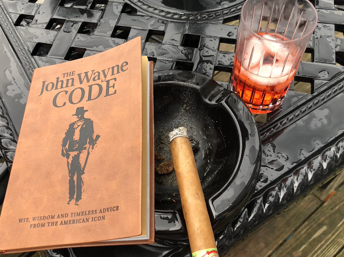 My Father’s Day night cap. @JohnDukeWayne @AFuenteCigars #negroni