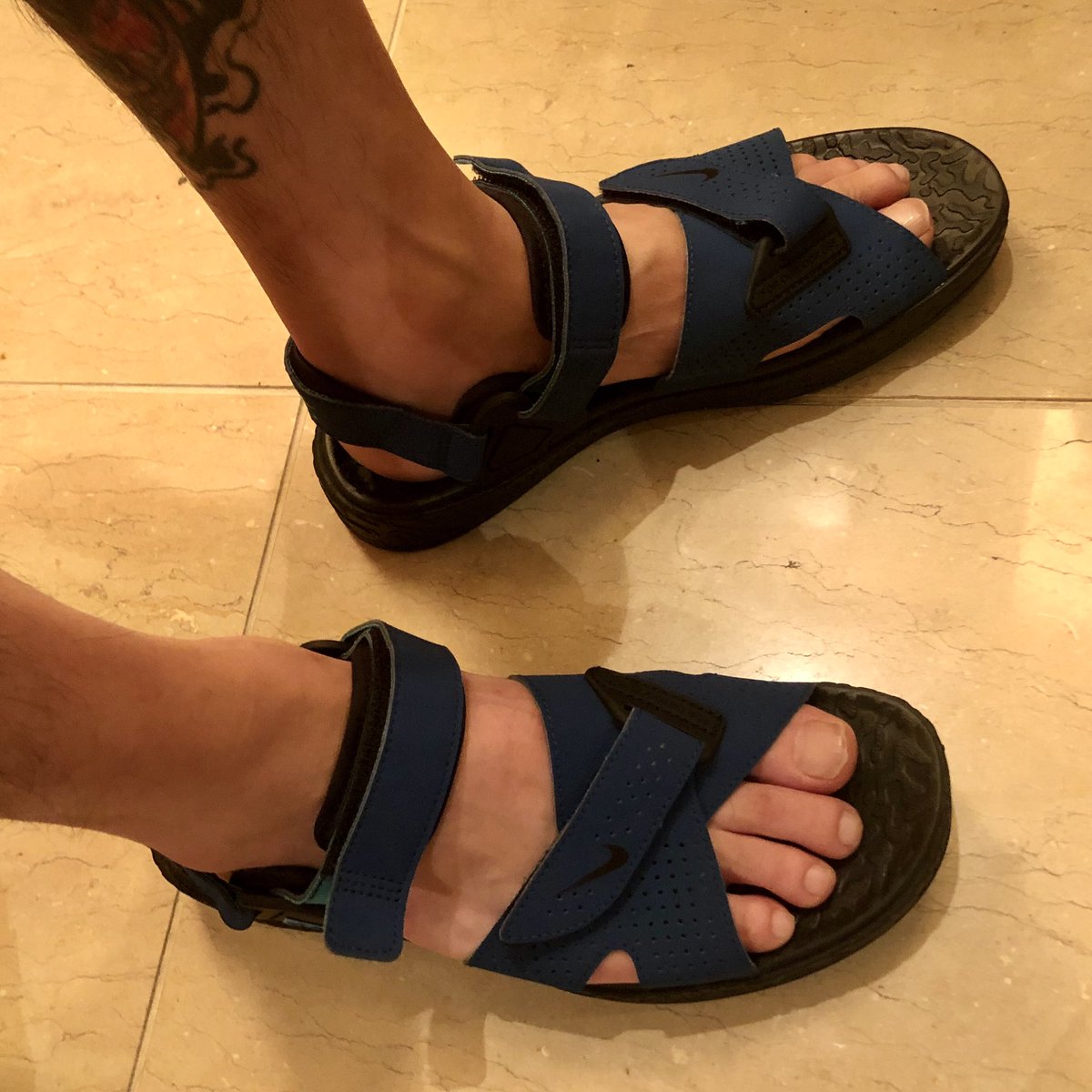 nike deschutz on feet