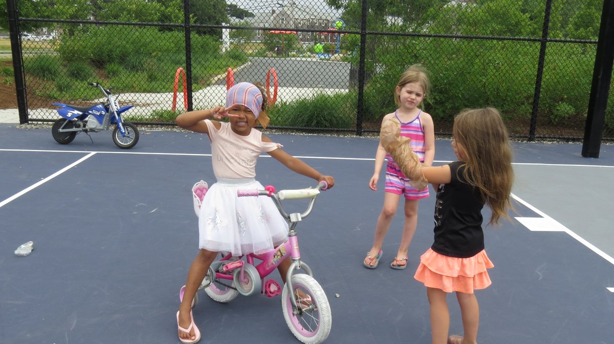 diane9986's tweet photo. #Children #Boston #Cleanup #ActBetter #its2020 #QHA #ChildrenaretheFuture When Children between the ages of 4-12 are cleaning up a brand new basketball quart because the adults who kick them out everyday leave it a mess. Who is teaching Who? https://t.co/J59JjrAT98