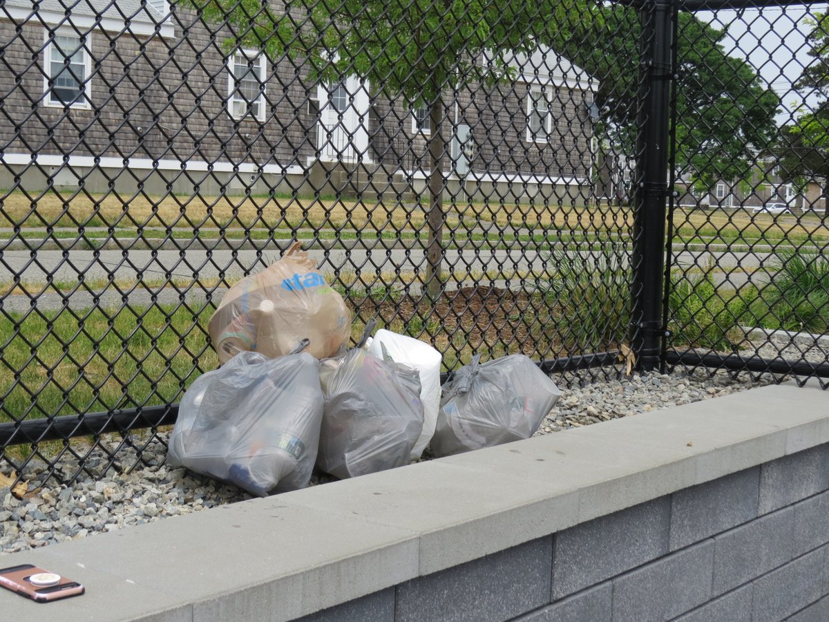 diane9986's tweet photo. #Children #Boston #Cleanup #ActBetter #its2020 #QHA #ChildrenaretheFuture When Children between the ages of 4-12 are cleaning up a brand new basketball quart because the adults who kick them out everyday leave it a mess. Who is teaching Who? https://t.co/J59JjrAT98