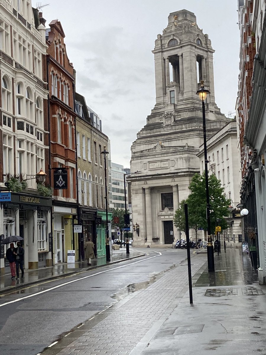 ProvincialComm2's tweet photo. A wet Thursday in London and walking back from a meeting and this building stood out! https://t.co/5VYvi3ThSG