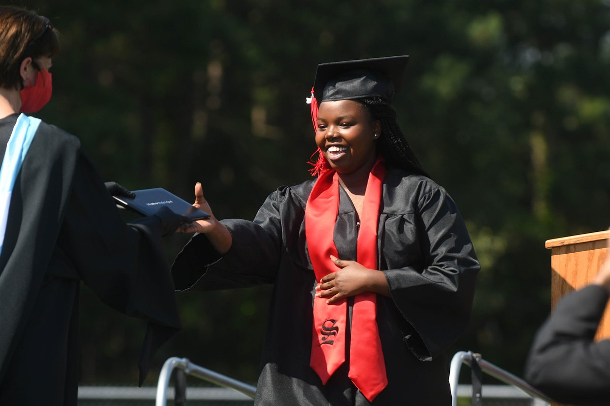 JoyBonala's tweet photo. Stratford High School celebrated the graduation of more than 400 students last week. Check out the photo gallery to see more smiling faces: https://t.co/GaiirUhDIt  @bcsdschools @JournalScene https://t.co/rZKHQzodoU