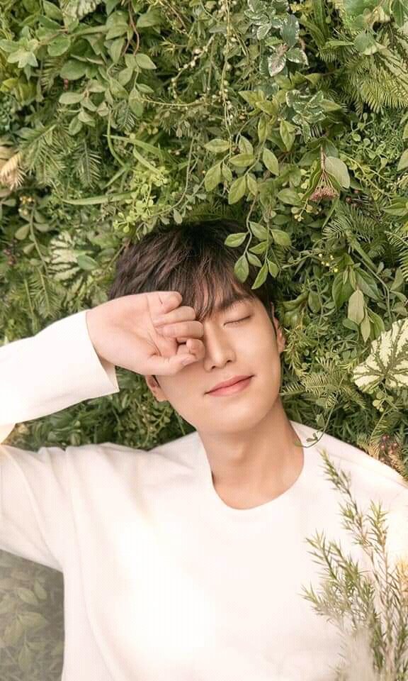 Daheeruh_AS's tweet photo. Dear ladies, 
Bill Gates or Lee Min Ho? https://t.co/b3nuuOOFHX