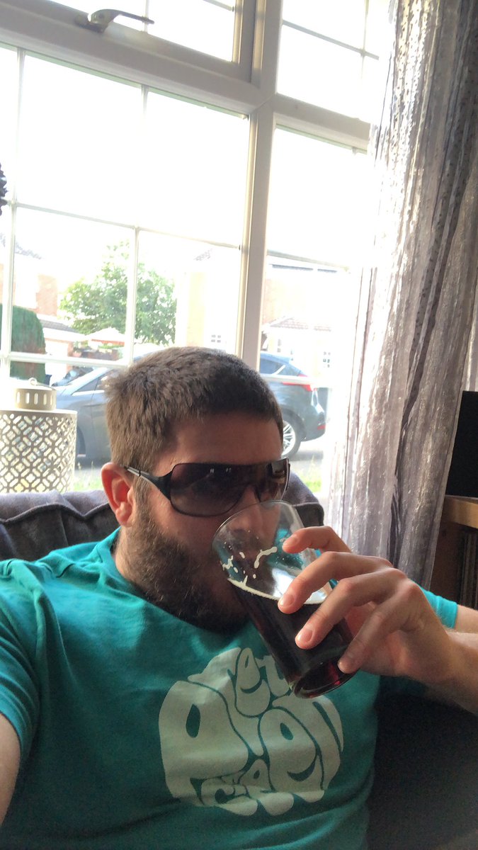 woff86's tweet photo. @liamgallagher Happy as a pig in shit right now! 👍🏻😂 https://t.co/mac9SQ6yYa
