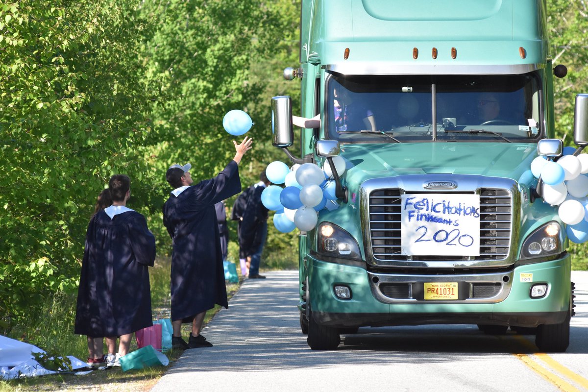 TinaComeaunews's tweet photo. I've covered a lot of high school graduations in my 30 years as a community journalist. Happy to see people coming together to still make memorable moments for the grads, as the parents of Ecole Par-en-Bas did.
@SaltWireNetwork  Read the story: https://t.co/xd03pUn5Xk https://t.co/MpjQXWUKtc
