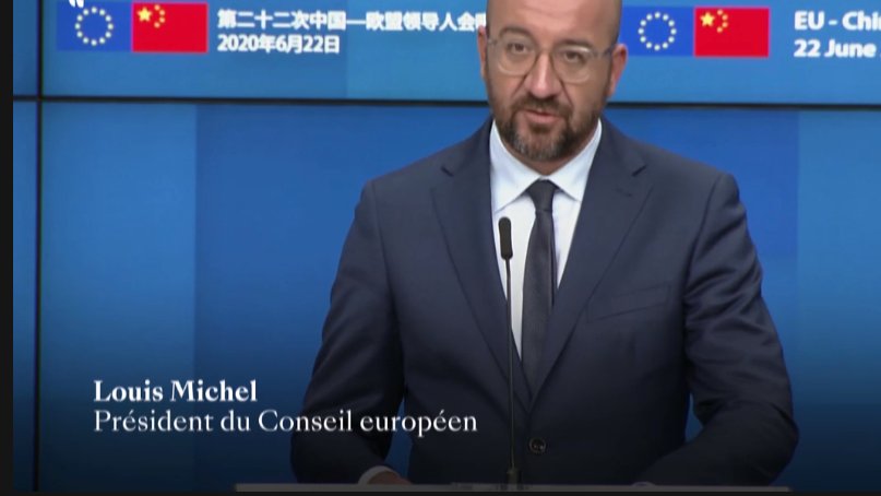 Je pense qu'il faudrait qu'<a href="/ARTEInfo/">ARTE Info</a> relise un peu ses sous-titres :) cc <a href="/CharlesMichel/">Charles Michel</a>