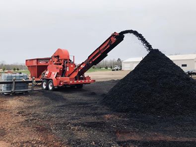 Rotochopper's tweet photo. Take a look at this CP-118 making a great-looking pile of black mulch for #MulchMonday! Big thanks to Lakeshore Outdoors for the photo. Use the hashtag #Rotogram and send us a photo or video of what you're grinding. We'd love to see it! https://t.co/pzdIUIlNjH