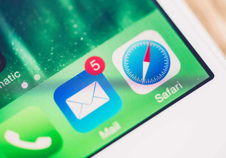 engadget's tweet image. iOS 14 will let you set default apps for email and web browsing engt.co/2AZcIM2