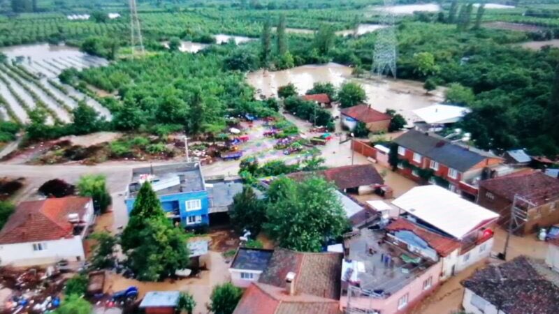 Bursa’nın #Kestel ilçesi sınırlarında yaşanan sel afetinde vefat eden vatandaşlarımıza Allah'tan rahmet, yakınlarına ve milletimize baş sağlığı diliyoruz.
#Kestel