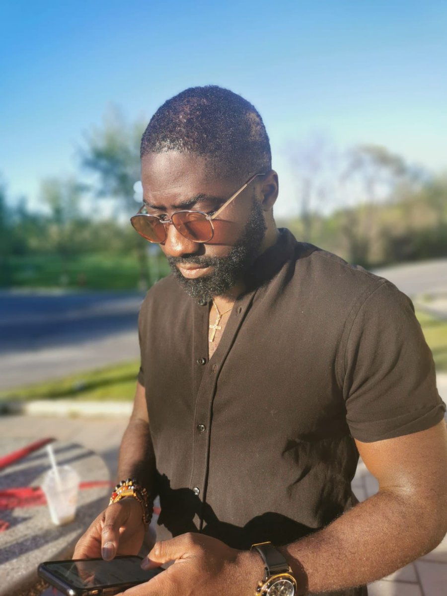 willynotnice's tweet photo. I keep getting caught off guard.. but haters will say that this is my favorite pose https://t.co/YrLp8riH2u