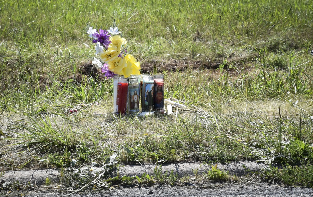 baileyfaywright's tweet image. A small vigil on the side of Research Parkway in Meriden marks the general area where local teen Jaylon Nixon was killed in a car crash early Sunday morning. 

More information to come.