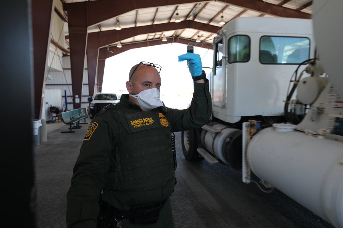Alamogordo #USBP Agents working the U.S. HWY Immigration 54 Checkpoint seized 22.4 pounds of meth valued at over $715,000 concealed in a fender well. Excellent work! <a href="/DEAHQ/">DEA HQ</a> took the subjects &amp; narcotics. #BorderSecurityisNationalSecurity <a href="/CBP/">CBP</a> <a href="/CBPWestTexas/">CBP West Texas</a>