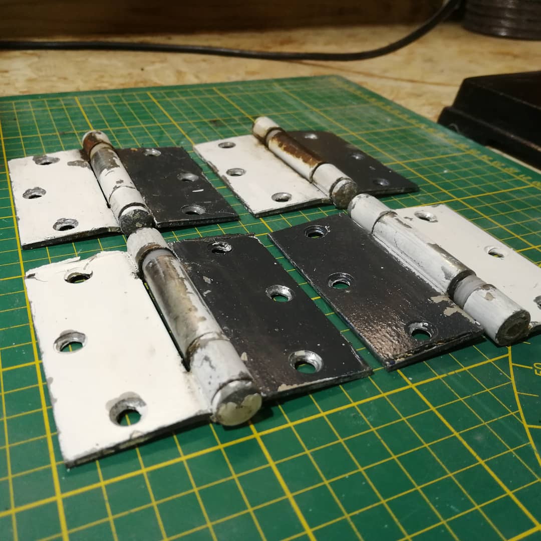 ruurdpotma's tweet photo. The Hinge Project, end result 🛠️#restoration #restorationproject #diyprojects #homeimprovements #blockbuster #removepaint #homeimprovement #drillpress #diytips #tooltips #eveningproject #highflexgloves https://t.co/3Hs0nKZ2pw