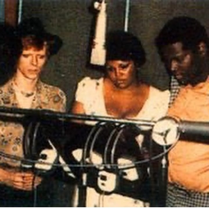 bowie_starman's tweet photo. Wishing a very Happy birthday to Robin Clark!
#robinclark #Happybirthday #davidbowie https://t.co/H6HtzRamAC