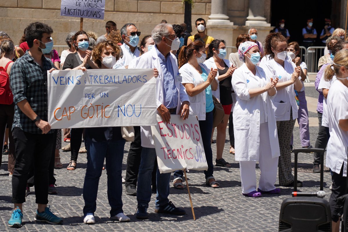 nou_cap's tweet photo. Aquest migdia ens hem concentrat per exigir una #AtencióPrimària dotada de planificació, espais i recursos dignes!
Per no repetir situacions com les de @CAPGoticNouJa, @NordRaval o @nou_cap
Ni tots els que previsiblement acabaran igual!
#CAPsDignes
#ConfluènciaPrimària https://t.co/aG07REY3uF