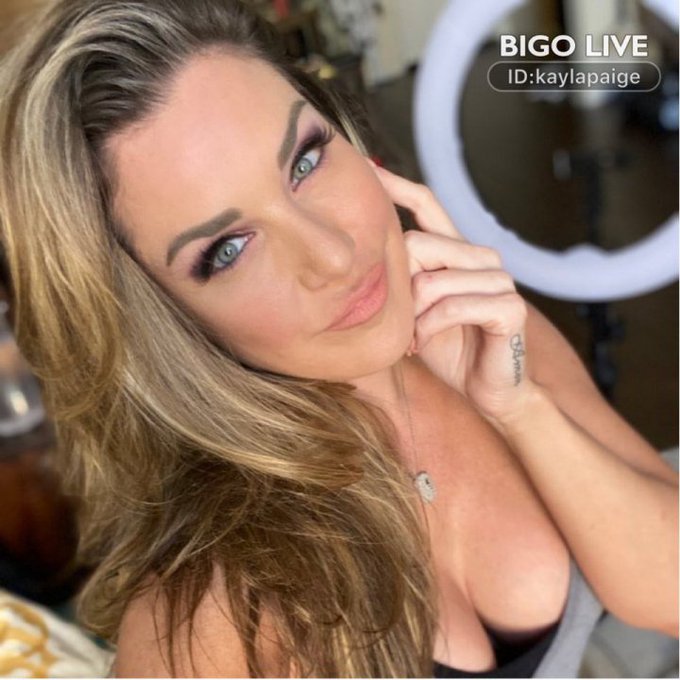 Come hangout with me on #BIGOLIVE https://t.co/pcR3Ra3AFs https://t.co/Au9ISOKiRc<a href="/tag/bigolive"class="tags">#BIGOLIVE</a>