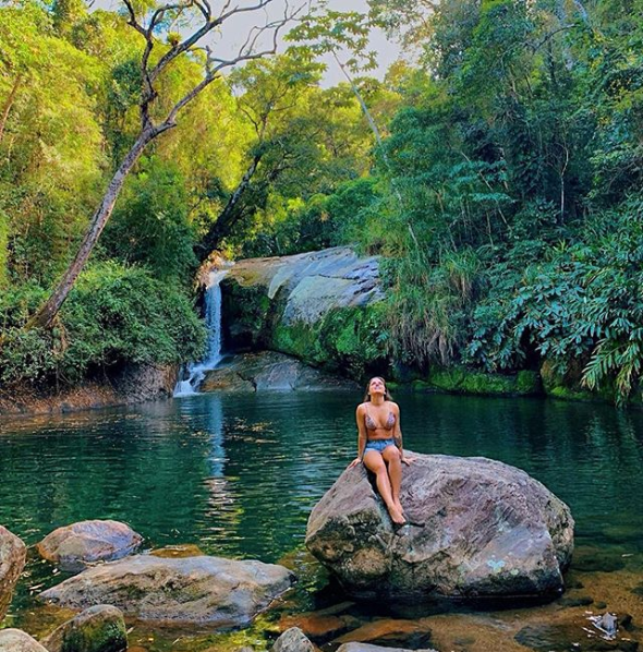 PousadaArcadia's tweet photo. Quando vier a Petrópolis, não deixe de conhecer o Poço Negro, mais uma das maravilhas dessa Cidade, que além de história e cultura, possui uma natureza bem diversa! 📸 @marimedeiros25
#serracarioca #suacasanaserra #cidadeimperial #pousadaarcadia #petropolis #trilhasserra #serrarj https://t.co/vFMnyTaeoO