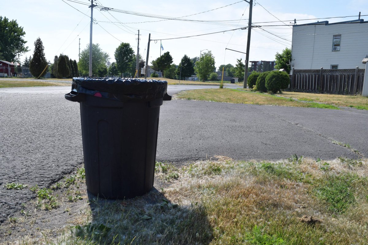 SeawayNews's tweet photo. E360S responds to garbage pick up delays
https://t.co/7jElZAVMmJ https://t.co/dsFxzhVDdF