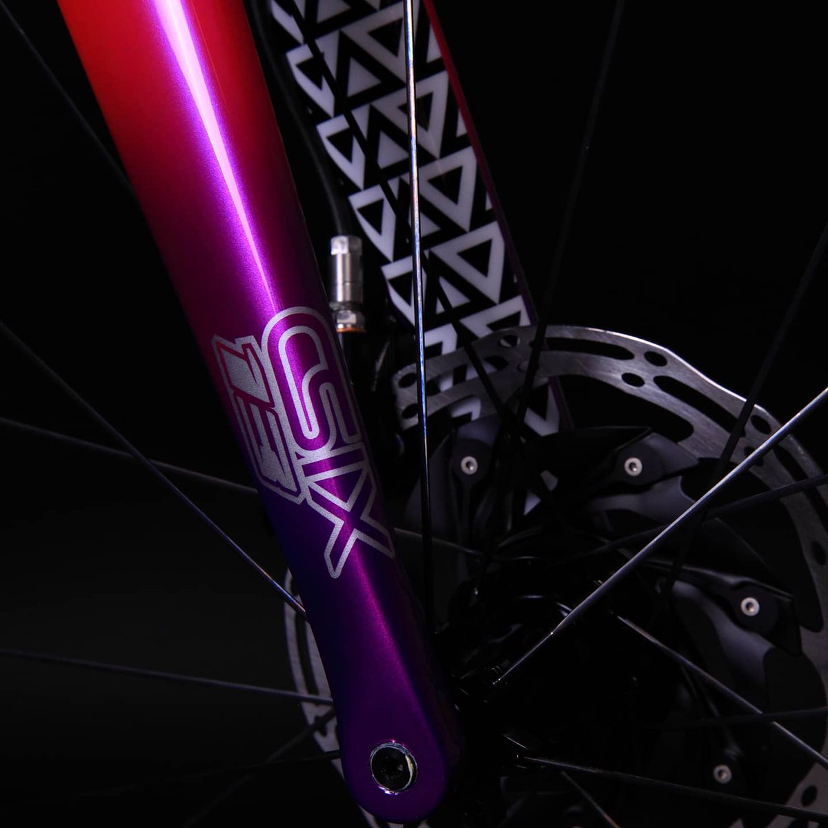 Enigmabikes's tweet photo. Dream Machine!
#EnigmaEvoke #tibikes #TitaniumBikes #Bespokebuild #endurancebike #fastendurance #enigmapaintworks #hopetech #pancelticrace2021 #bikeporn #paintworksbyenigma #paintedparts #csixcomponents #number13 #luckynumber #custombikes #triangle #roadbike #fastroad https://t.co/nPuMbhNFxy