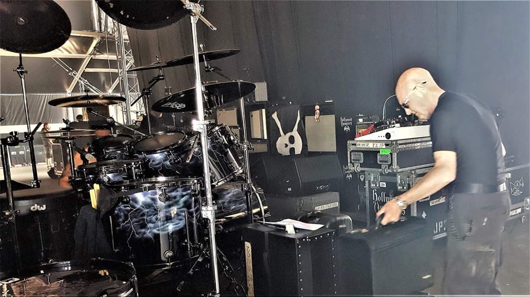 SladeTimeline's tweet photo. THE CHRIS SLADE TIMELINE setting up and preparing for our performance at HELLFEST Mainstage 1 on 22 June 2018 #Hellfest #Mainstage1 #RockFestival #chrisslade #bundavis #steveglassock #jamescornford #michaelclark #andycrosby #roxaneboillod #sharondavis #christinegyfordceasar https://t.co/6nealnhT92