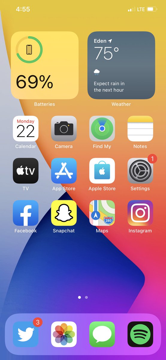 jellomendez's tweet image. i like the widget thing.  i do feel like thier too big though…  #ios14beta1
