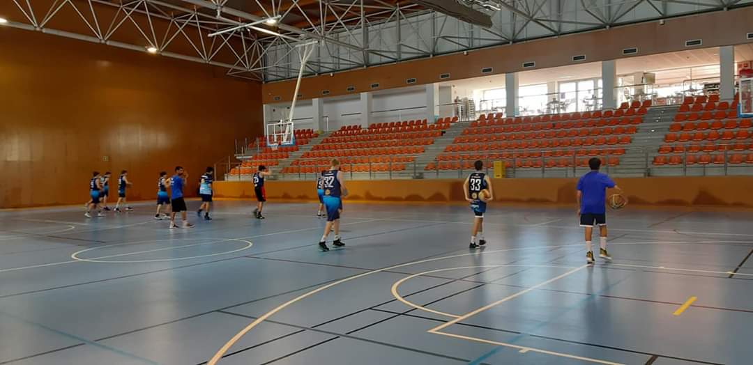 BasquetFormente's tweet photo. Avui, després de molt de temps els jugador@s del C.B.Tramapi Formentera infantils i cadets, han pogut tornar a sentir el que és jugar a bàsquet. Seguint les mesures de seguretat i el protocol establert, hem pogut tornar a sentir el joc del bàsquet al Poliesportiu Antoni Blanc https://t.co/QA0NFU0m7V