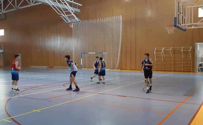 BasquetFormente's tweet photo. Avui, després de molt de temps els jugador@s del C.B.Tramapi Formentera infantils i cadets, han pogut tornar a sentir el que és jugar a bàsquet. Seguint les mesures de seguretat i el protocol establert, hem pogut tornar a sentir el joc del bàsquet al Poliesportiu Antoni Blanc https://t.co/QA0NFU0m7V