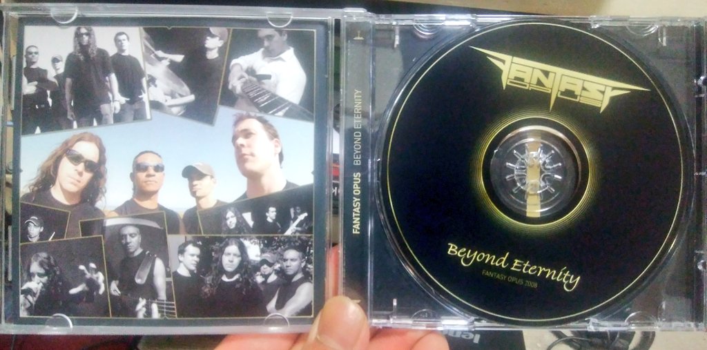 million_tetsu's tweet photo. ポルトガルメロパワFANTASY OPUSの2008年1stアルバムBeyond Eternity。伸びやかなハイトーンが気持ちいいジャーマン系の疾走パワーメタル!ネオクラ色の強いギターソロも特徴で当時騒然となった作品です!FREEDOM CALLのような分かりやすいメロディが楽しめる1枚!
https://t.co/tLFNNYu4tN https://t.co/khdDQe8ofc