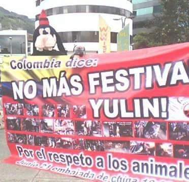 Goofyanimalista's tweet photo. A pesar de la #Pandemia , los desalmados chinos desde ayer domingo están masacrando perritos en ese infernal Festival de #Yulin en China, país origén del #Coronavirus.
De verdad que la especie  humana no aprende de sus errores.
#nomásyulin #YulinFestival #NoMásMaltratoAnimal https://t.co/0Bf1WD8isO