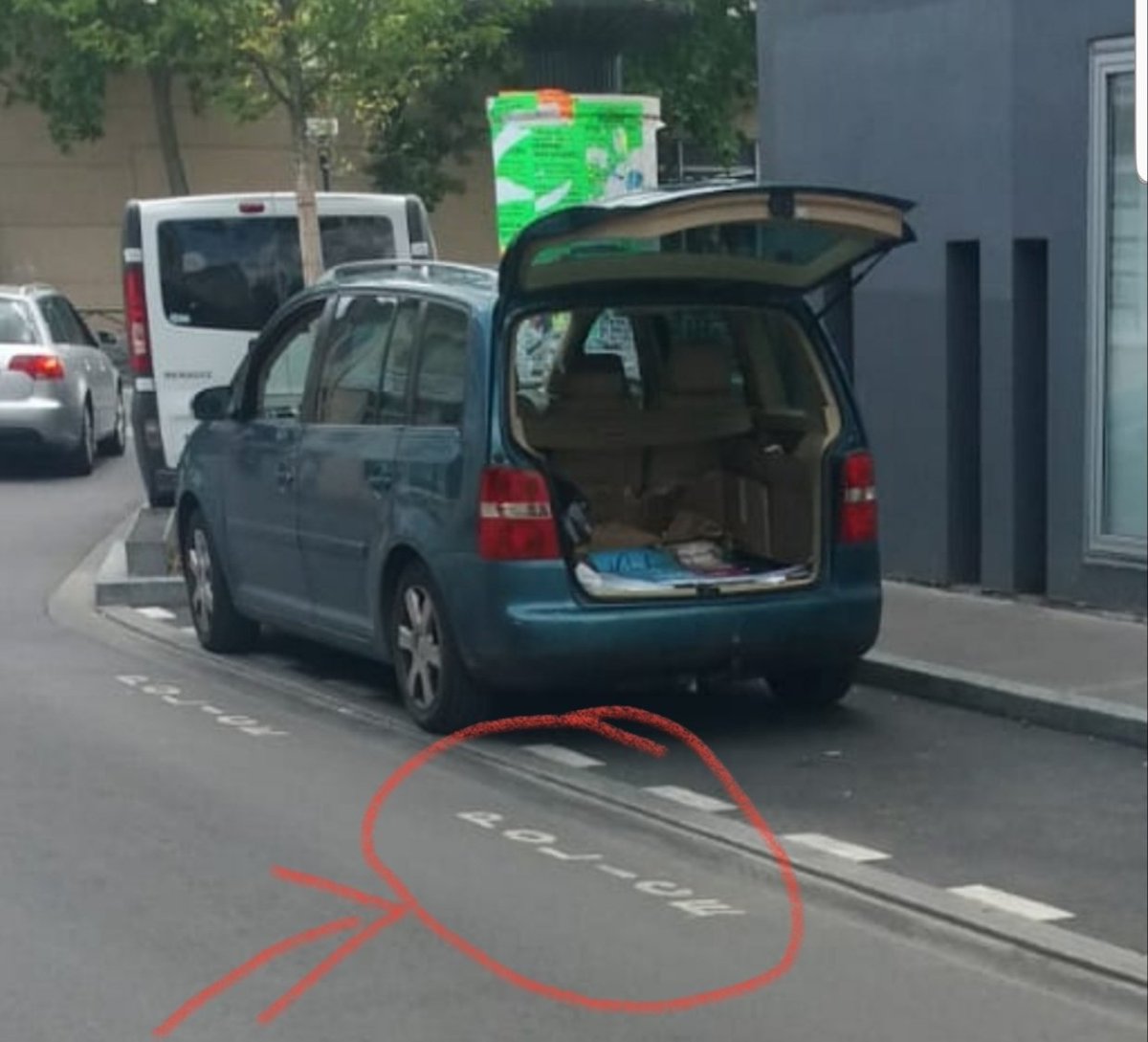 ilovecolombes's tweet photo. ‼💥Halte à la désinformation💥‼
Les donneurs de leçons des #LR #RPR de Nicole Goueta #monparticestMOI
🚨Faire du collage en utilisant une place réservée à la police. 👮♀️📢👮♀️🚨
📢Pour en finir avec ces pratiques le 28 juin
Votez #6 Patrick Chaimovitch 🌳🗳🇨🇵 https://t.co/8dL3TUVq1m