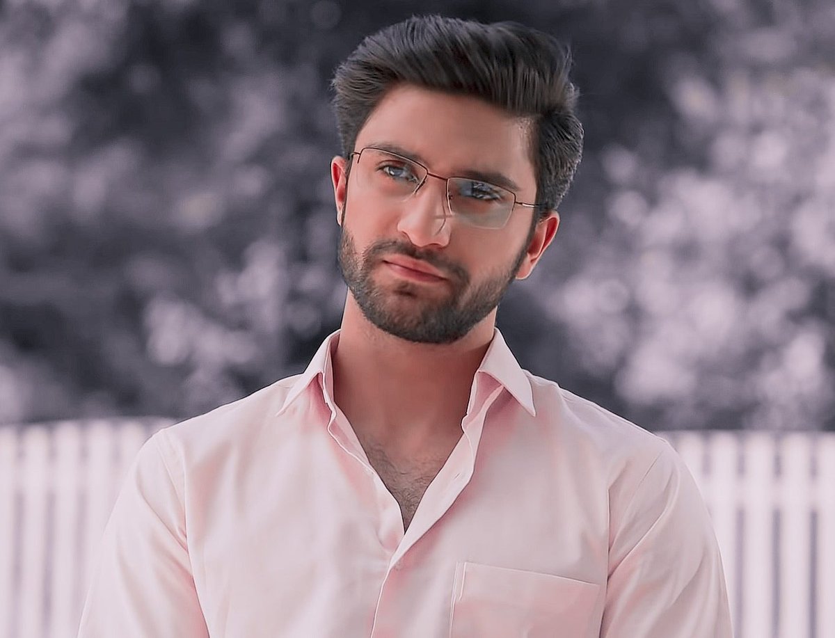 THIS SCENE. THIS SCENE HAS MY WHOLE DAMN HEART. Their chemistry <3333 #YakeenKaSafar