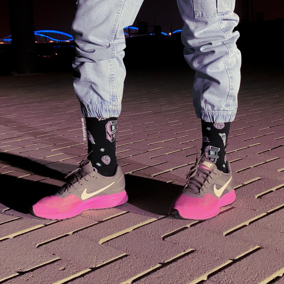 atypique tweet media