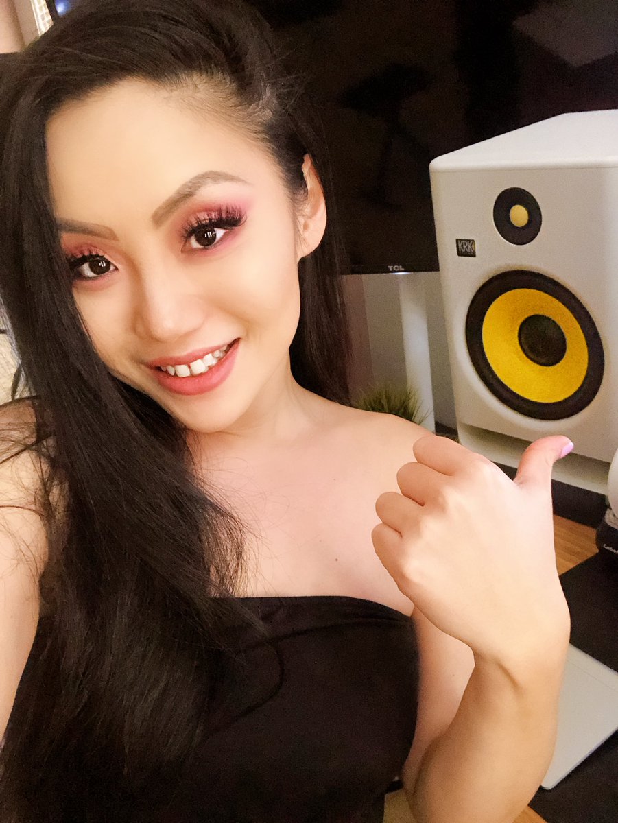 Tinaguo's tweet photo. Obsessed with my new @KRKSYS ROKIT 8 G4 Studio Monitors!! Their names are Oooga and Booga 🤣 https://t.co/oXT09OTIPS