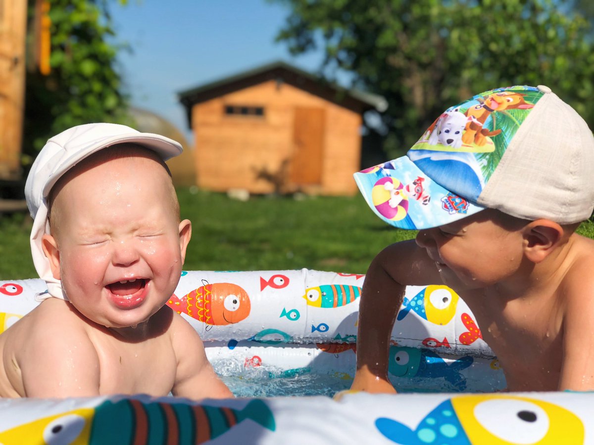 Kryulya38's tweet photo. С последнего твита много воды утекло.
Родила я прекрасного парня.
Вот уже почти 11 месяцев он радует нас своей улыбкой. 
Паша временами ревнует, а главное отказывается делить игрушки. https://t.co/Qwbl9cpmXm