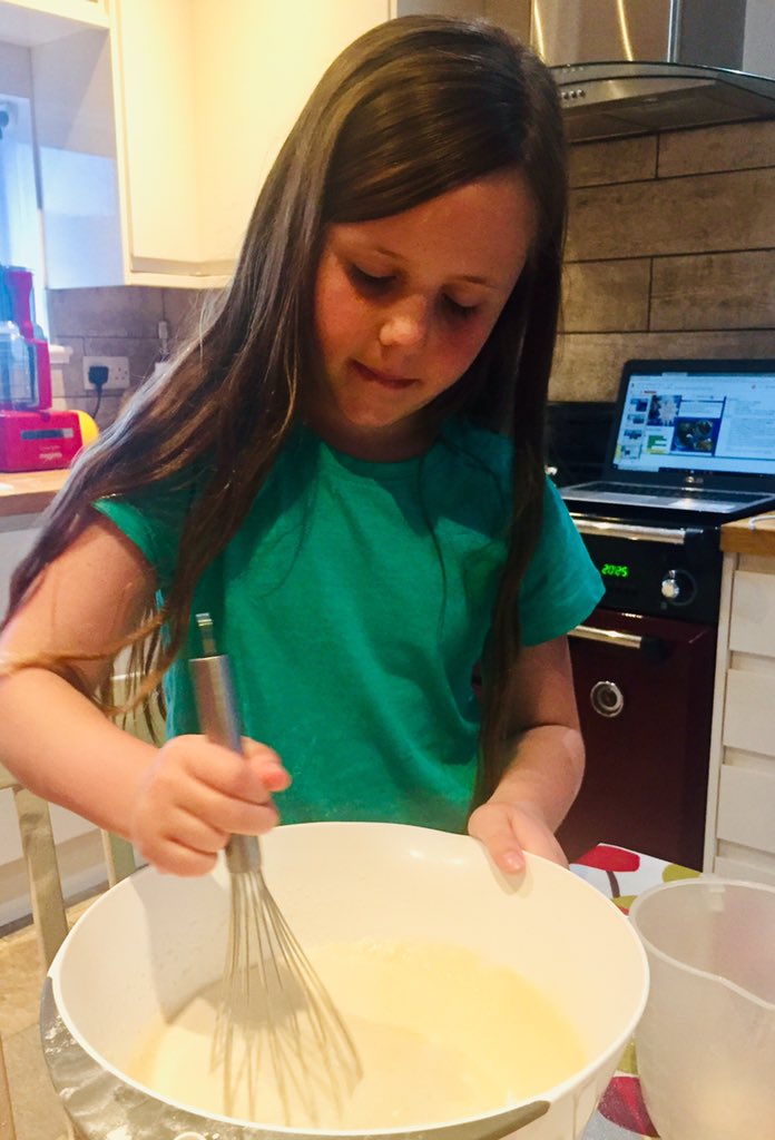 MaindsLindsey's tweet photo. @OrmistonPrimary Making crêpes 🇫🇷🥞😋 #RookieAtHome https://t.co/n1I0UH39id