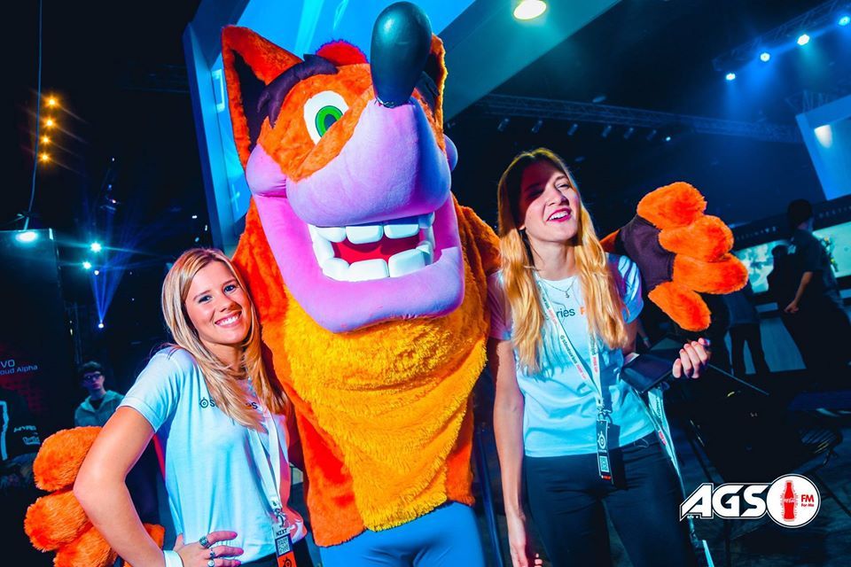 ArGameShow's tweet photo. El lanzamiento de la nueva entrega de Crash Bandicoot nos puso nostálgicos, y recordamos cuando el mismísimo Crash nos visitó en #AGS2017 ¿Te sacaste una foto con el? ¡Queremos verla! Compartila en tus historias etiquetándonos! #AGS2020 #CrashBandicoot https://t.co/jcIz0oUnWf