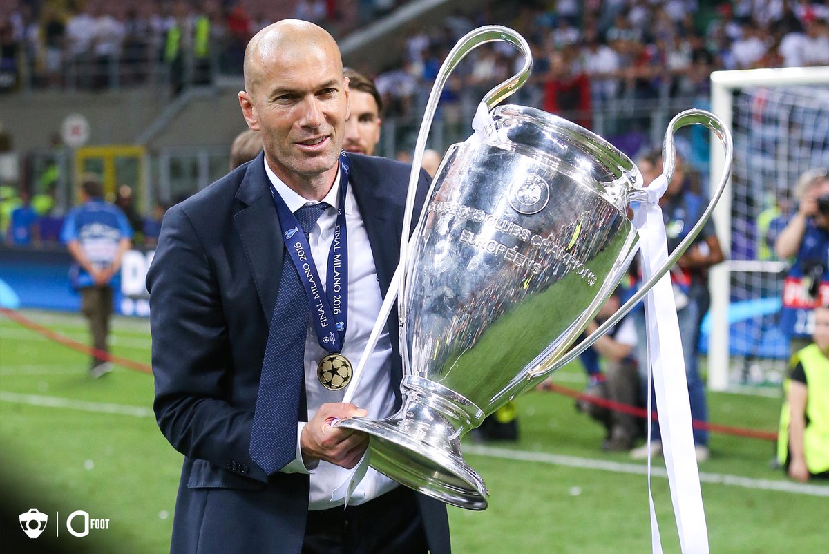 ActuFoot_'s tweet image. Joyeux anniversaire à Zinédine Zidane qui fête aujourd’hui ses 48 ans ! 🎂