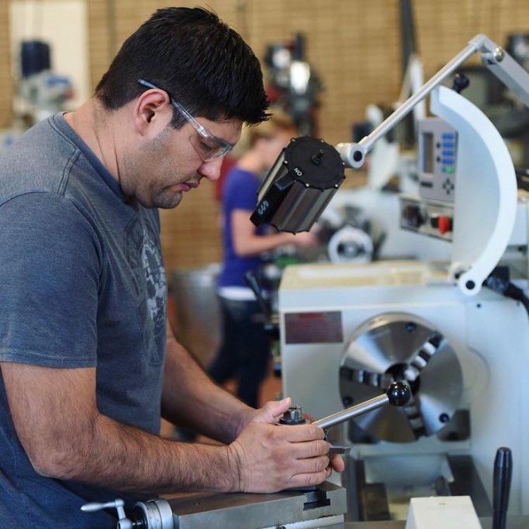 AppliedTechSLC's tweet image. Prefer Hands On 👋 Learning...so do we! If you’re the “roll my sleeves up &amp;amp; make things happen”💪kind of person, you’ve found your pathway to a new career! 🚀
•
Ask any questions or get started today ~ satts@slcc.edu