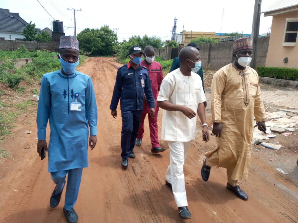 Earlier today, the Hon CM for Environment, <a href="/AMSaifuddeen/">Arc. Saifuddeen</a> in company of his Health counterpart, Dr Raji Razaq &amp; the CPS, Rafiu Ajakaye, on an on-the-spot assessment at Jooro &amp; Asa Dam areas, following complaints of ecological &amp; erosion challenges faced by the people of the areas.
