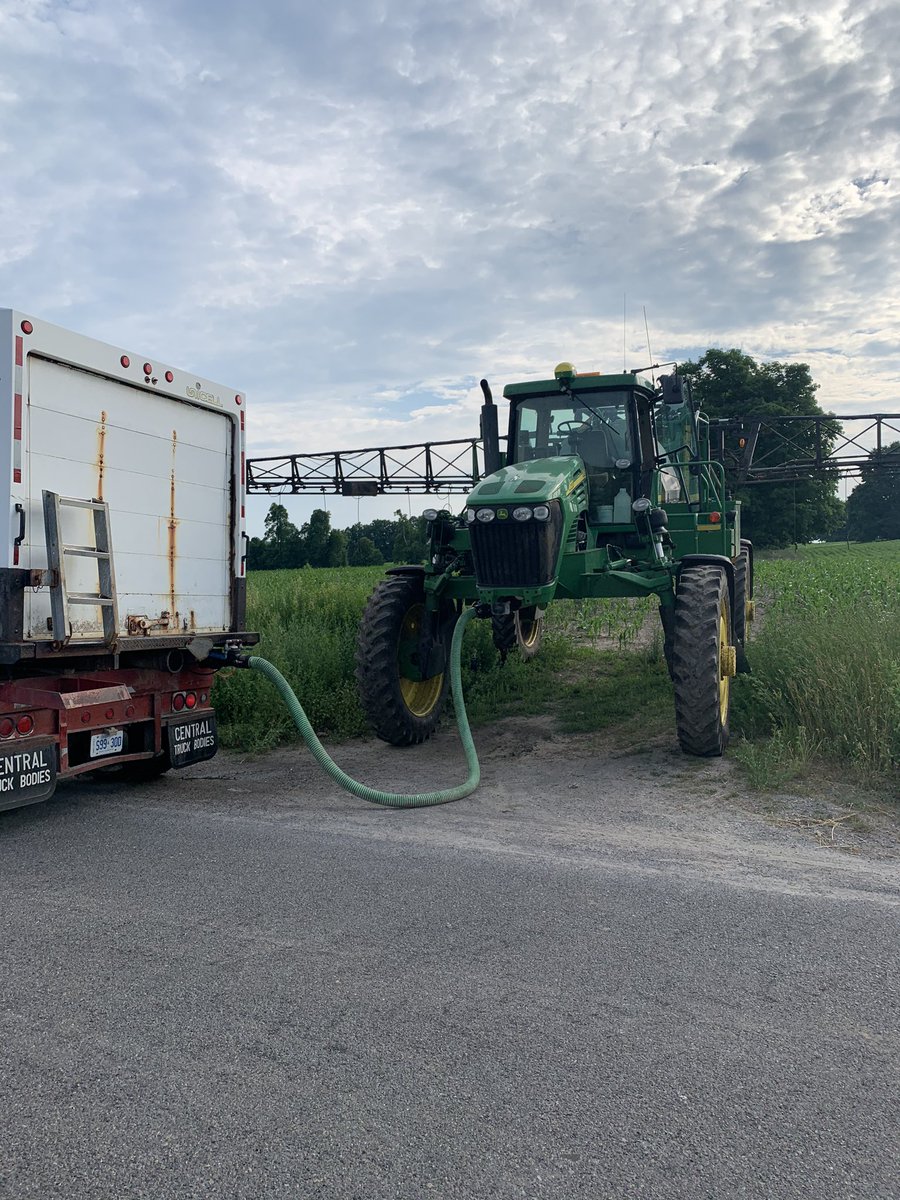dejongcropcare's tweet photo. Team #frontfill for the win https://t.co/bNtPKa3OAd