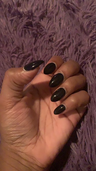 okay, nails are done. might add some art then goth girl photo shooting here i come https://t.co/BzQK<a href="/tag/skate4change"class="tags"><span>#skate4change</span></a>