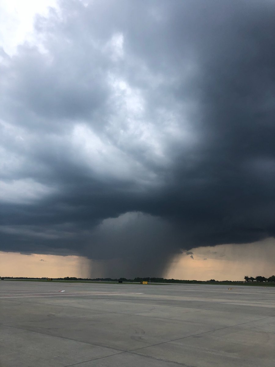 CLTAirport's tweet image. 📸 Michael Houck