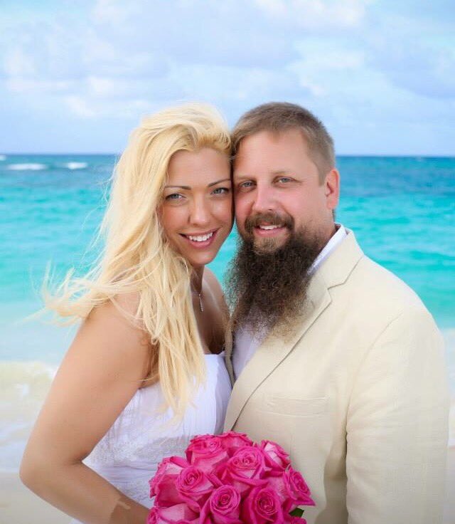 joyceplas's tweet photo. Happy Anniversary Tim &amp; Carrie! Love you♥️🌹 https://t.co/n1mJCM3Wd5