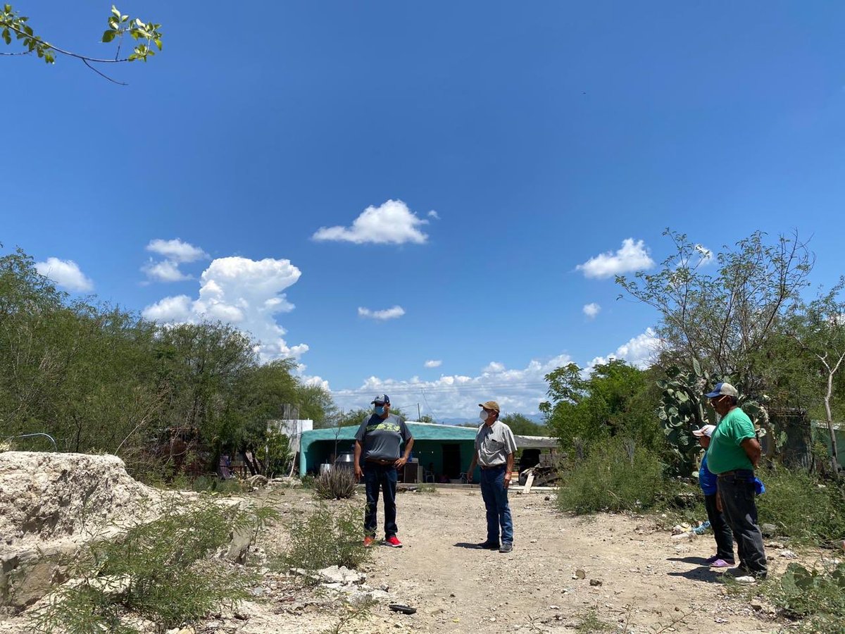 licoquintanilla's tweet photo. #FelizLunes Empezamos semana #ConMásObras trabajando por el bien y desarrollo de nuestras comunidades.
Supervisamos el terreno, dimos el visto bueno y vamos a empezar la construcción de otra capilla de velación ahora en #MinasLaLuz.
#SeguimosAvanzando
#ProgresoFuerte https://t.co/oq0Uf1A61Z