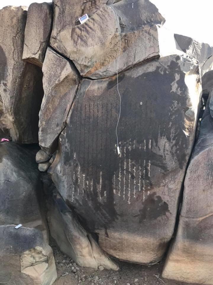 Соёлын өвийн үндэсний төвийн Соёлын биет өвийг сэргээн засварлах газрын судалгааны баг лабораторит хийсэн туршилт болон нэмэлт сорил судалгааны үр дүнд боловсруулсан арга зүйгээр “Дуутын хадны бичээс”н магмын гаралтай цахиурлаг чулуулгийн тосны гүн бохирдлыг арилгаж, цэвэрлэлээ.